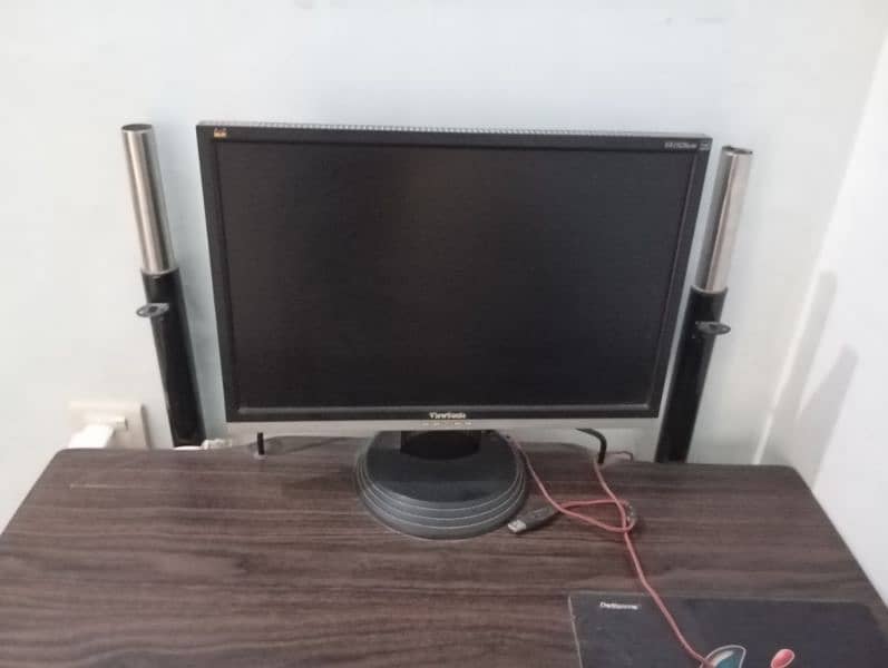 LCD Monitor 19" 1