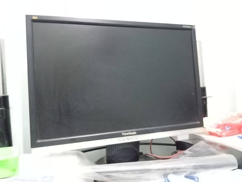 LCD Monitor 19" 2