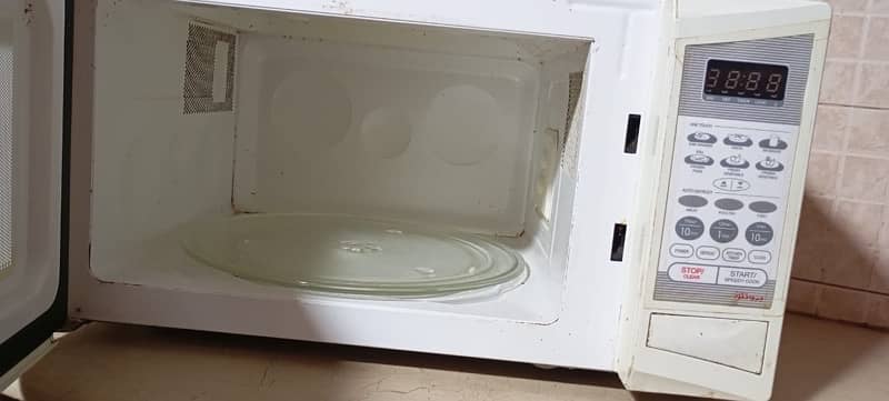 Daewoo Microwave Oven 1