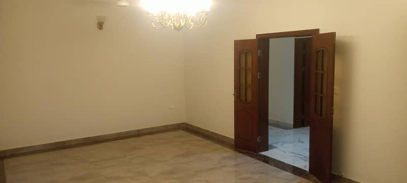 Well Maintained House 500 Square Yards is available for Rent 2