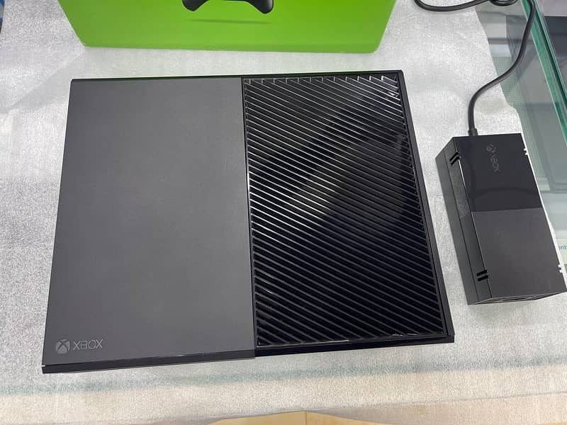 Xbox One 500GB Available With Orignal Controller Complete Accessories 4