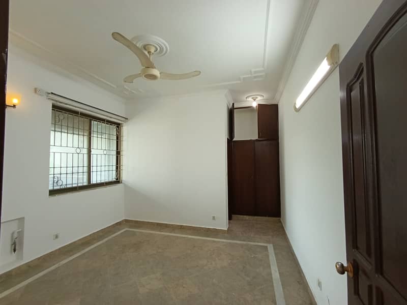 4 BEDROOMS UPPER PORTION IS AVAILABLE FOR RENT. 11