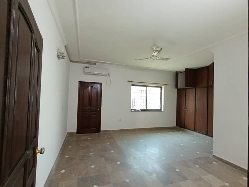 4 BEDROOMS UPPER PORTION IS AVAILABLE FOR RENT. 15