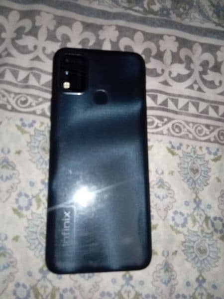 Am selling Infinix Hot 10 play 4RM -64GB 2