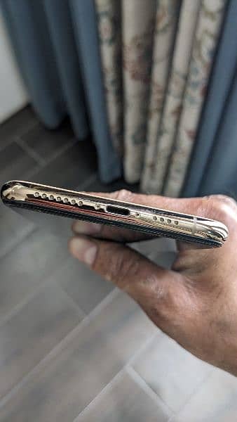 iPhone XS Max 4