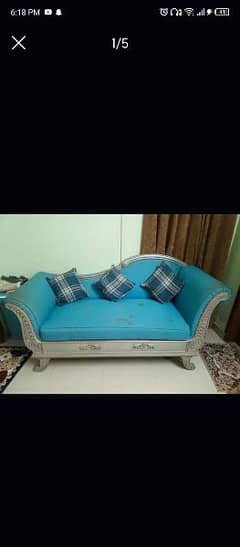 sofa like new 0