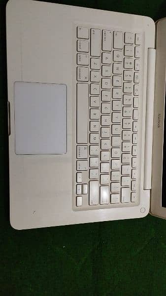 MacBook 4gb 256gb 2