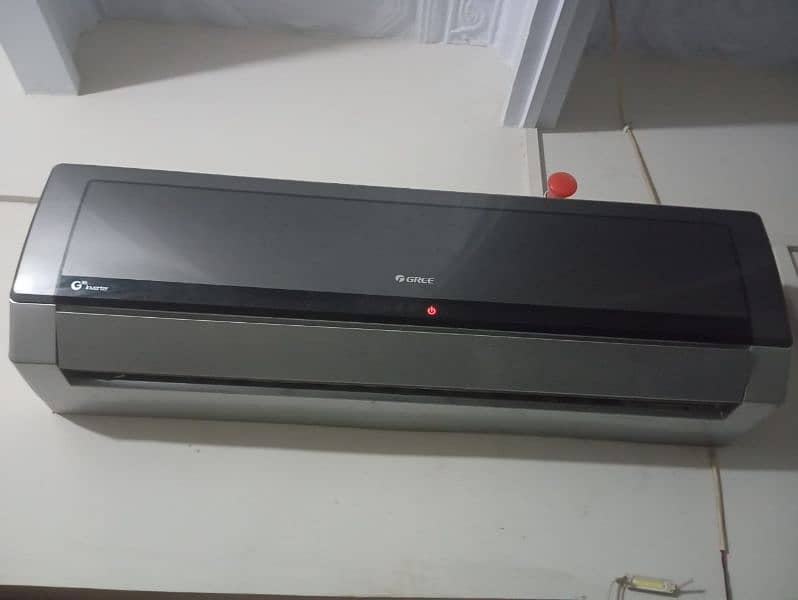 model Gree G10 or ac ke condition 10/10 hai or working okay hai 1