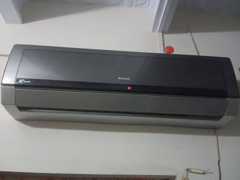 model Gree G10 or ac ke condition 10/10 hai or working okay hai 2