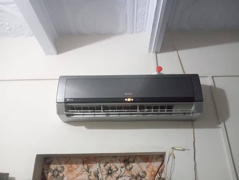 model Gree G10 or ac ke condition 10/10 hai or working okay hai 4