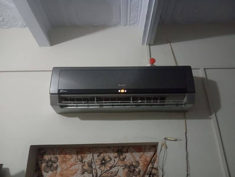 model Gree G10 or ac ke condition 10/10 hai or working okay hai 5