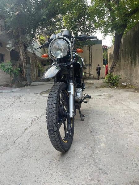 urgent bike for sale. yahama 125cc 5