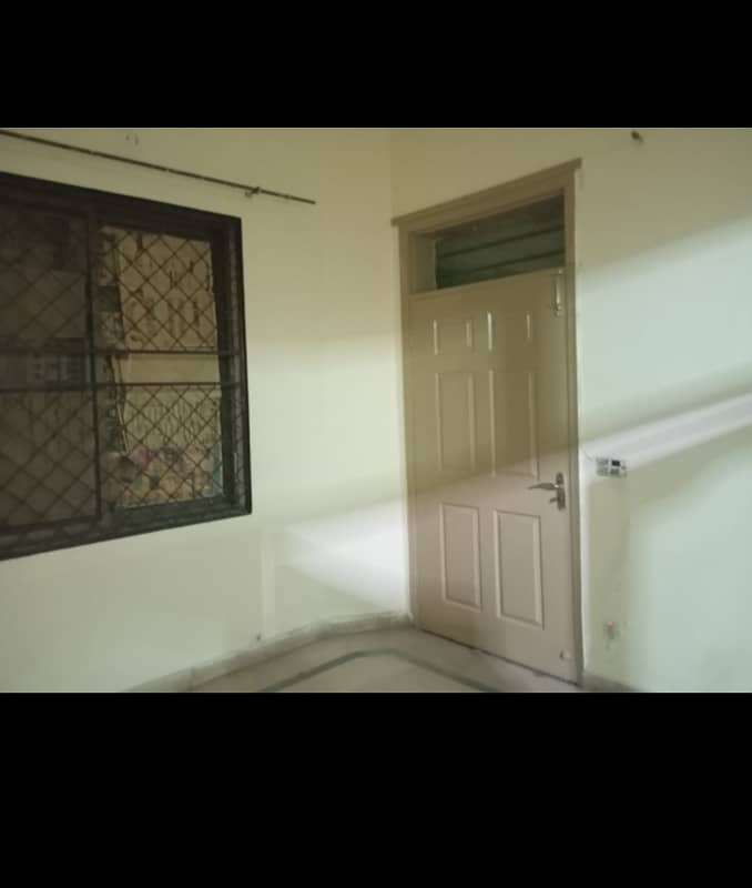 Johar town phase 2 block 5 MARLA house for rent 4 bedroom daring room daibal kitch 1