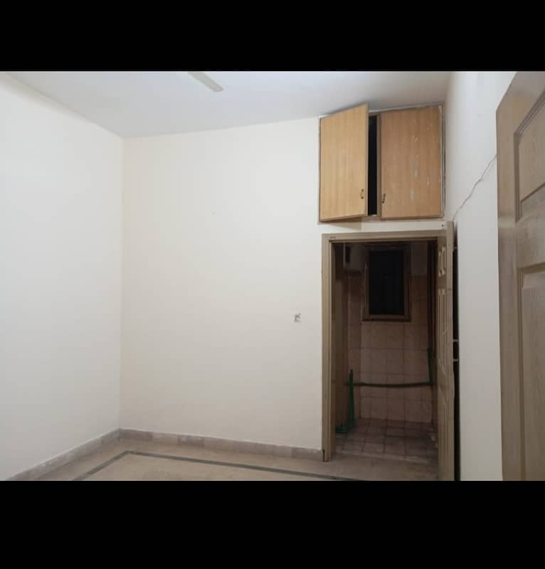 Johar town phase 2 block 5 MARLA house for rent 4 bedroom daring room daibal kitch 8