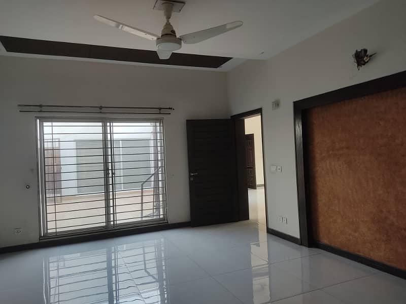 1 Kanal Upper Portion Available For Rent 12