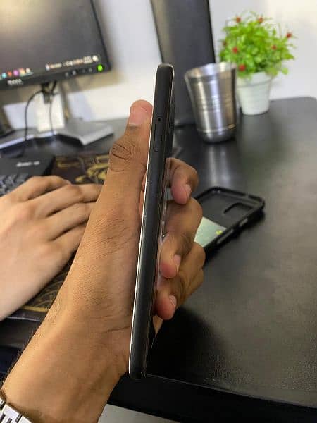 Google Pixel 4 3