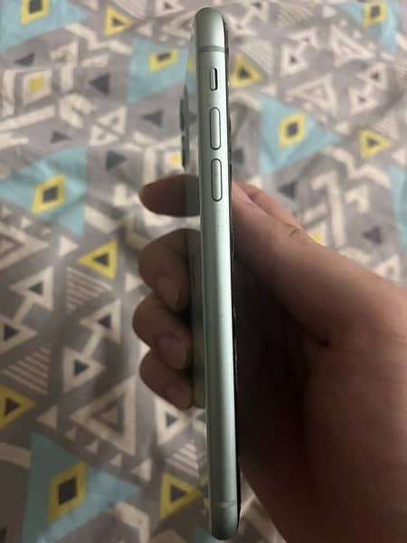 Iphone 11 (128GB) non pta perfect 10/10 body (teal color) 1