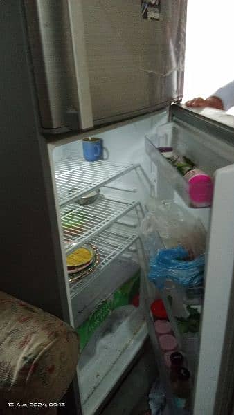 almost new fridge 0