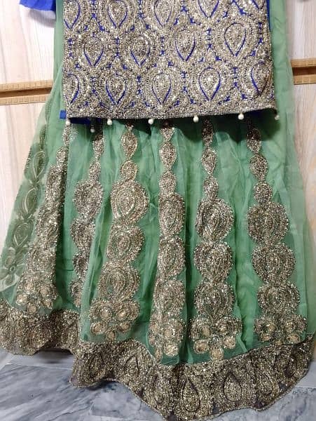 heavy embroidered lehnga available in discounted prices 4