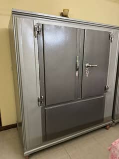 metal wardrobe 0