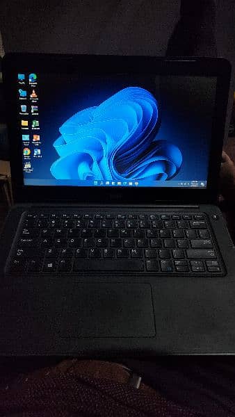 latitude 3380 Lush Condition i3 6Gen Ram 8GB/ HARD 256 SSD NVME 1