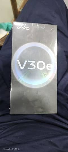 Vivo v30e just box open full warranty