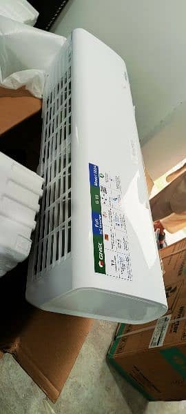 Gree Dc inverter heat and cool 1.5 ton brand new pin pack import T3 3