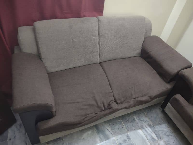 sofa set and table for sell 5