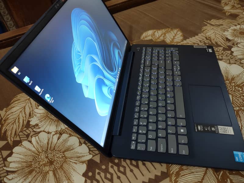 Lenovo IdeaPad 3 15IAU7 (Core i3-12th Gen) 1