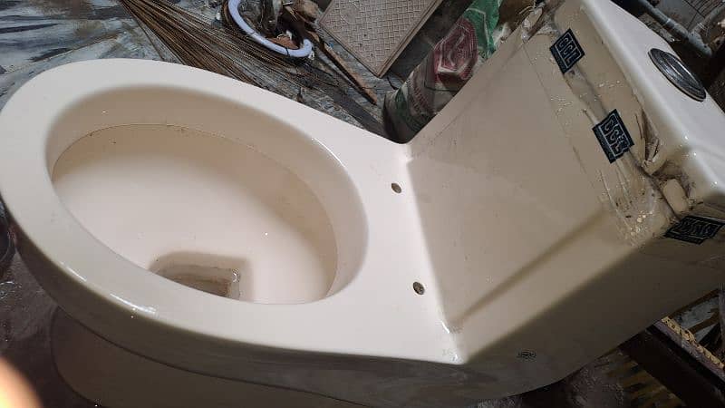 COMMODE SANITARY 1