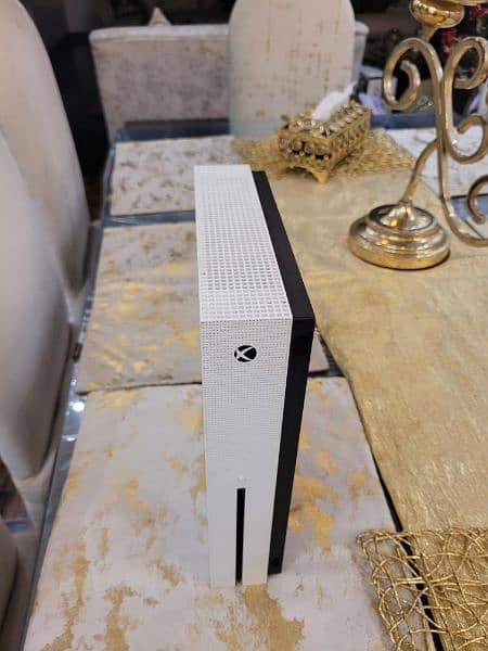 Xbox one s 1Tb SA edition 3