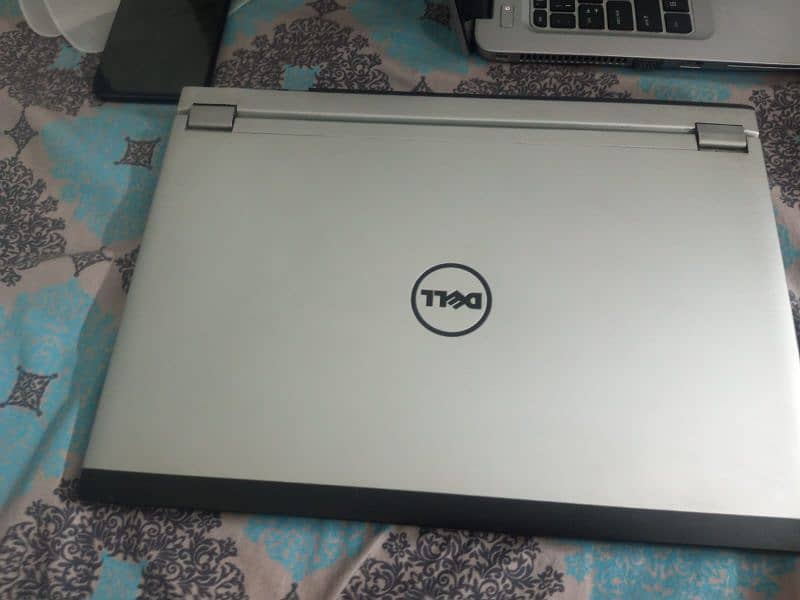 Dell laptop  Core i5 4 gb ram 3