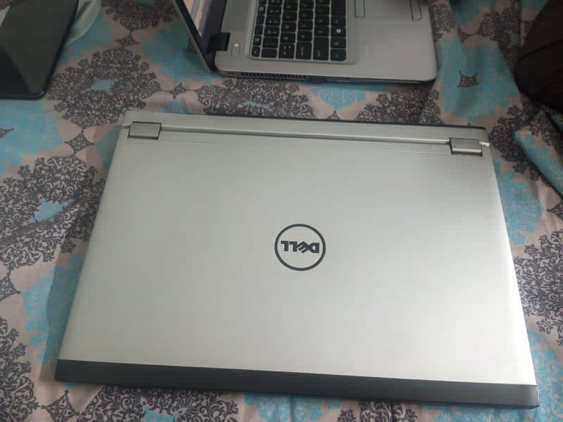 Dell laptop  Core i5 4 gb ram 8