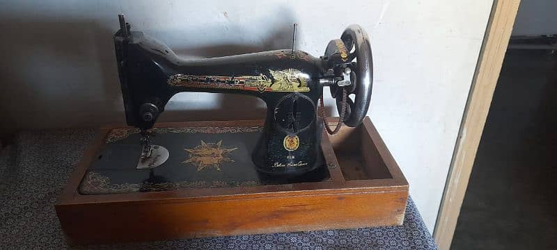 Singer sewing machine 4