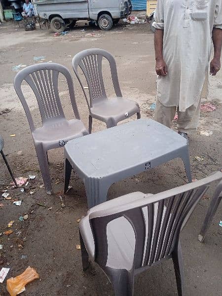 11 chair and 3 table argent. sell count's on whatsapp 03000239936 2