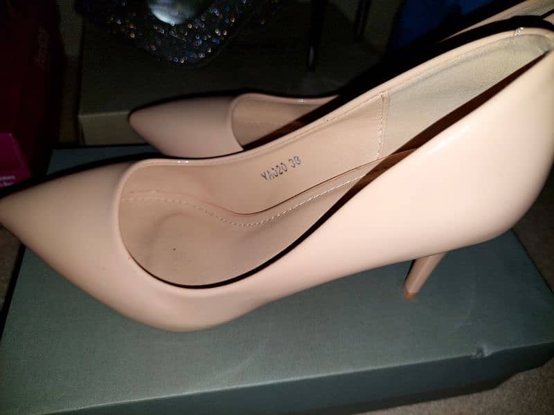 used and new heels best condition 7