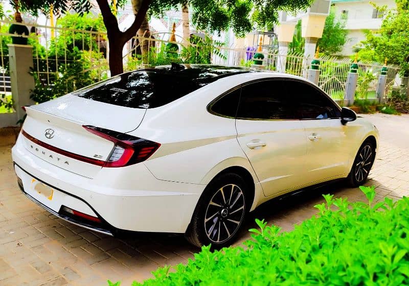 Hyundai Sonata 2.5 White  First Owner 2