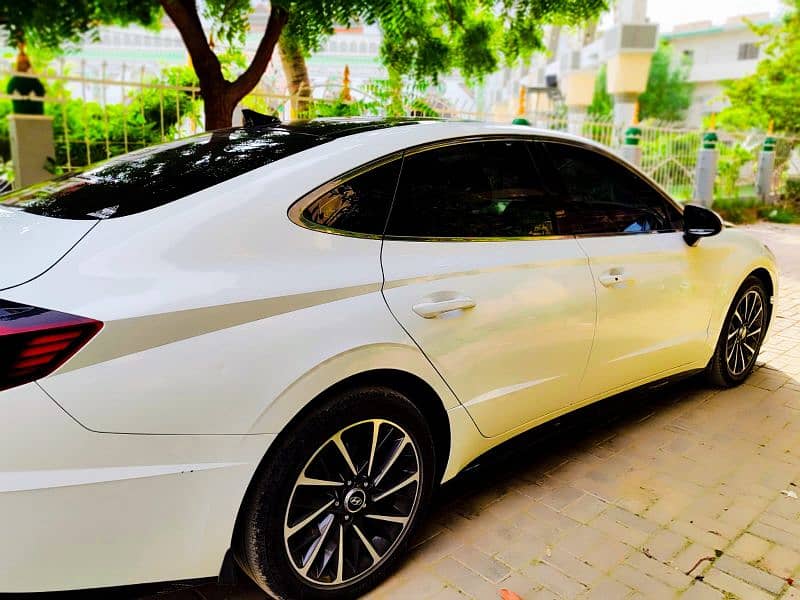 Hyundai Sonata 2.5 White  First Owner 4