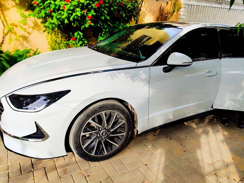 Hyundai Sonata 2.5 White  First Owner 6