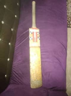 Yr bilkul ok bat hai uper paper lga hua hai gray nicolls original bat