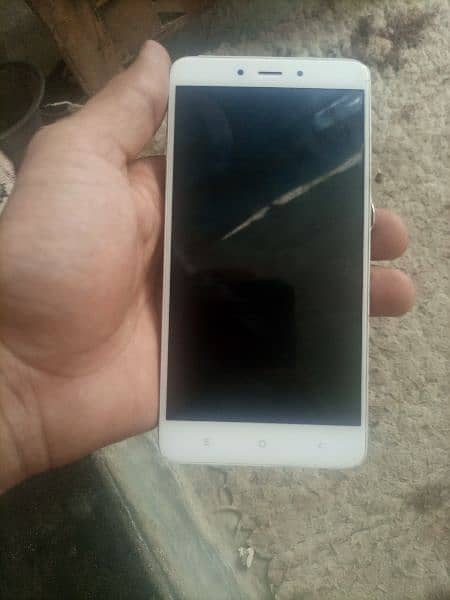 Readmi note 4 
Ram 4 
Rom 64 all ok sirf saide button lgengy 20 1