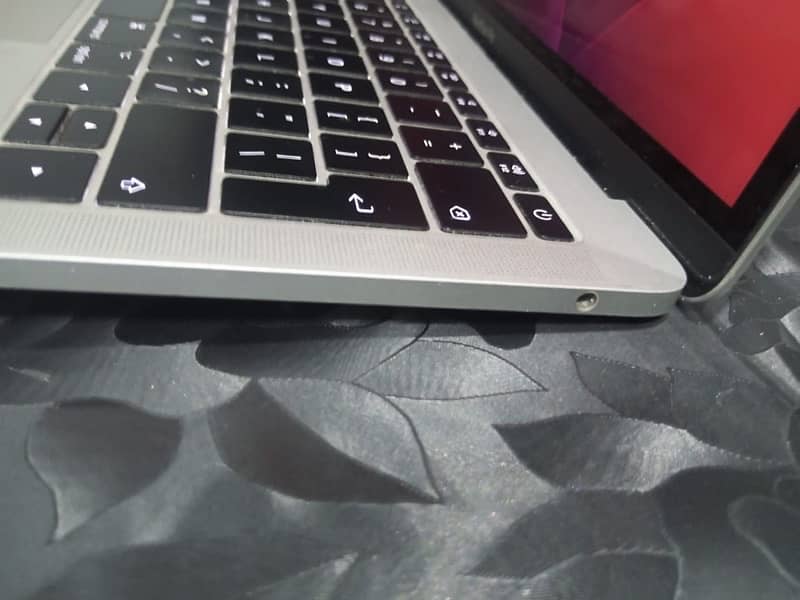 MACBOOK PRO 2017 7