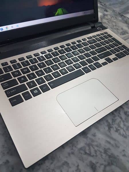 champagne gold toshiba satellite in good condition AMD A10 8TH Gen 3