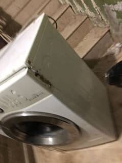 washing machine 3 4 months used spiner hai out of country  ki