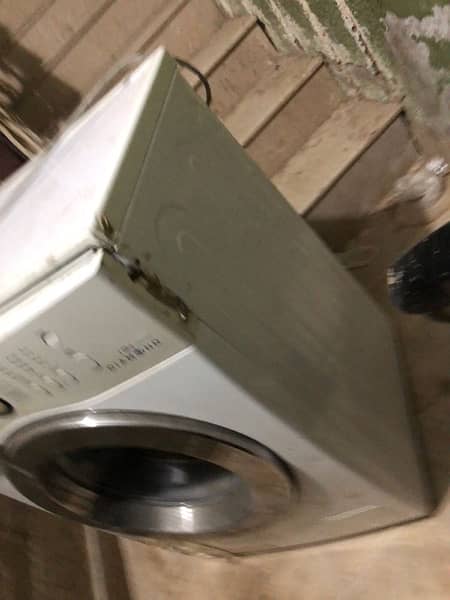 washing machine 3 4 months used spiner hai out of country  ki 0