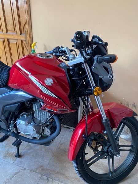 Suzuki gsx 125 in lush condition 6