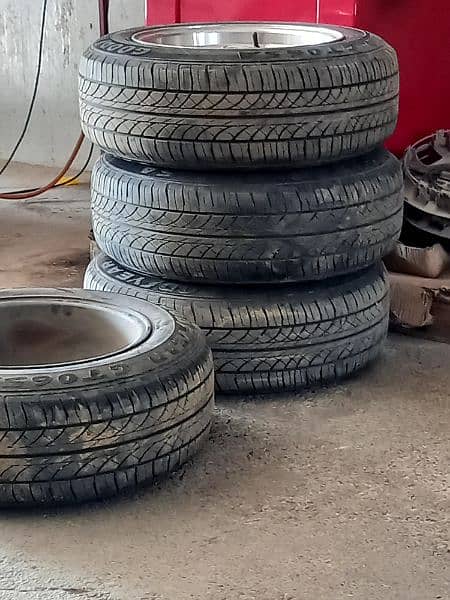 CAR TYRE  195/65R/15. 5