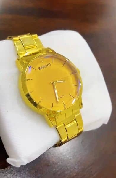 Golden watch for men. 0