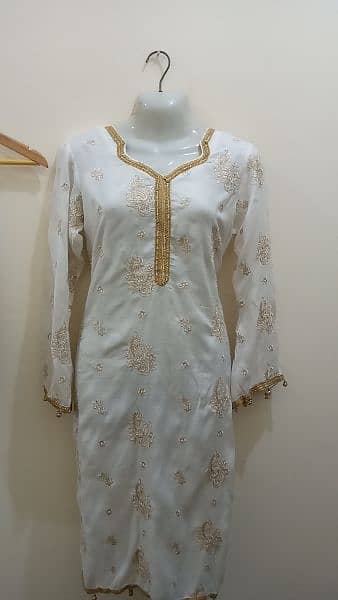 white grip silk embroidered 3 PC suit 0