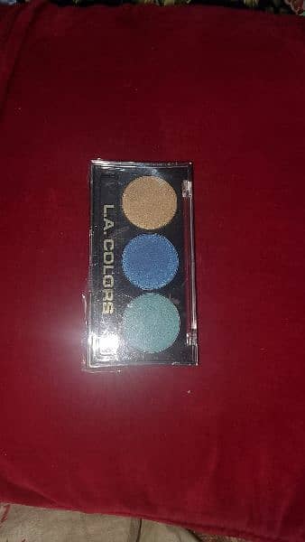 L. A colors 3 color eyeshadow palette 0